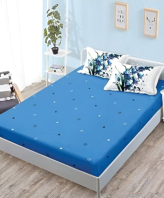 Спално бельо с ластик - бяло и синьо с цветя и сърчица