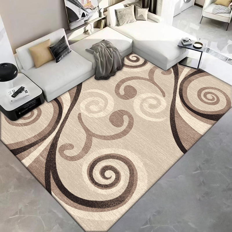 Килим – бежово, кафяво и черно