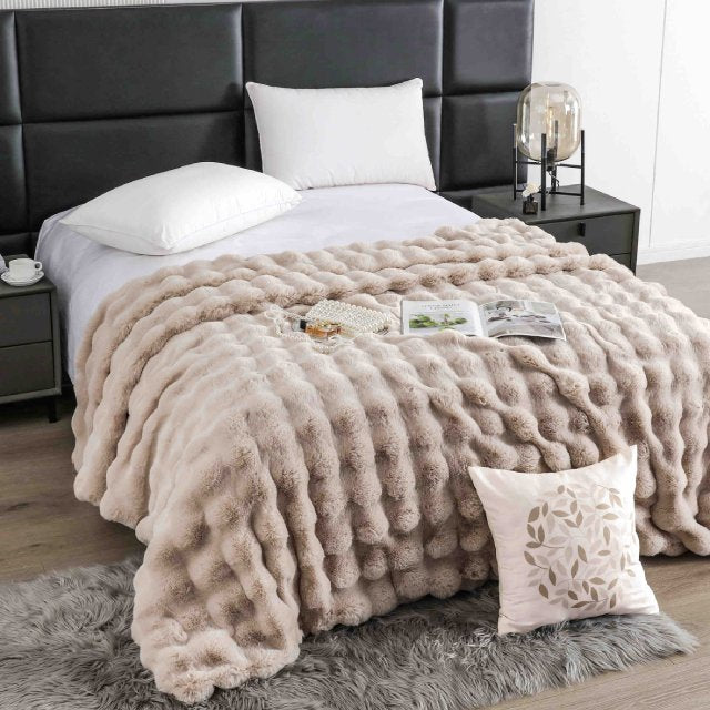 Луксозно одеяло с изкуствен заешки косъм – бежово – FB1-02