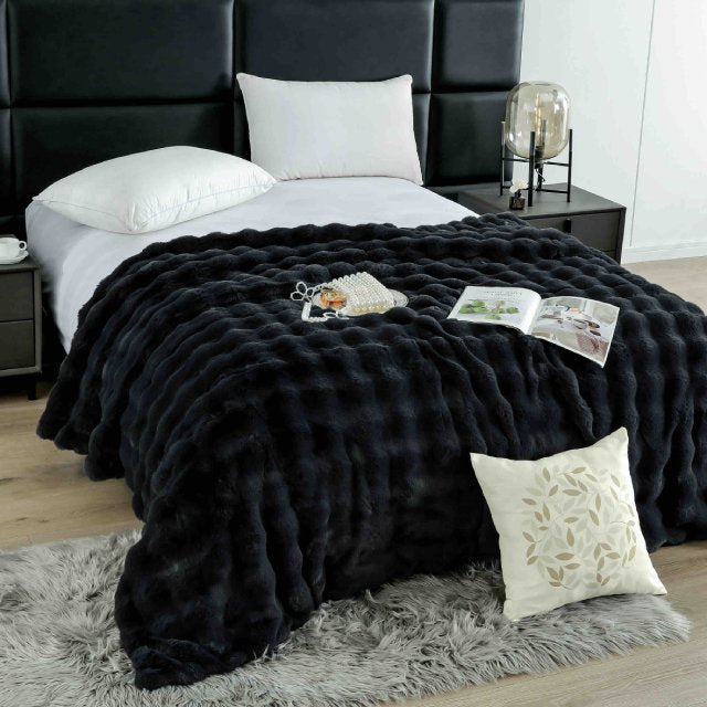 Луксозно одеяло с изкуствен заешки косъм – черно – FB1-03