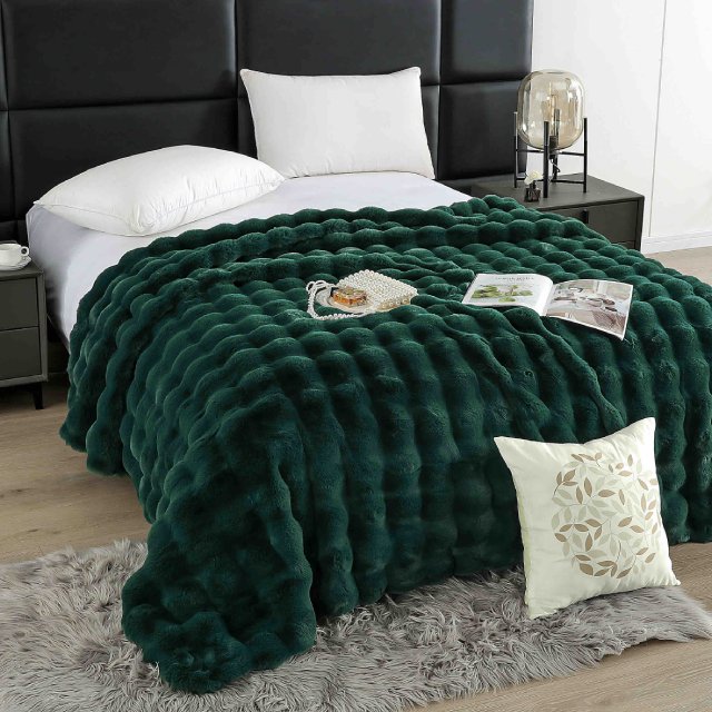 Луксозно одеяло с изкуствен заешки косъм – тъмнозелено – FB1-06
