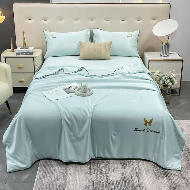 Луксозно спално бельо с нежно покривало и бродерия – светлосиньо