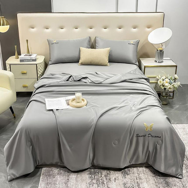 Луксозно спално бельо с нежно покривало и бродерия – сиво