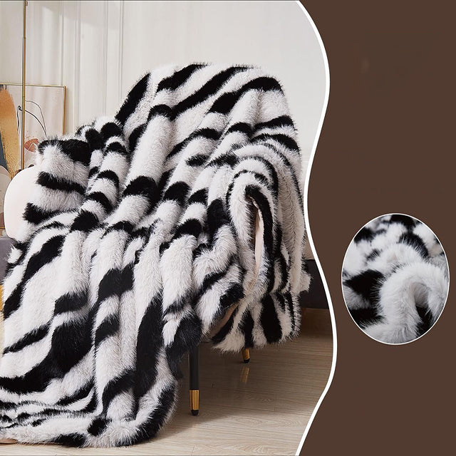 Луксозно одеяло с изкуствен косъм от норка - бяло и черно 