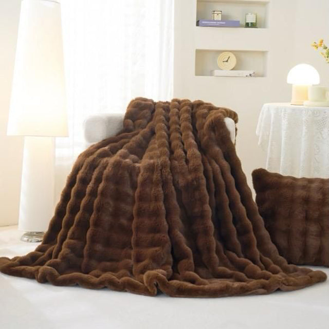 Луксозно одеяло с изкуствен косъм от норка - кафяво 