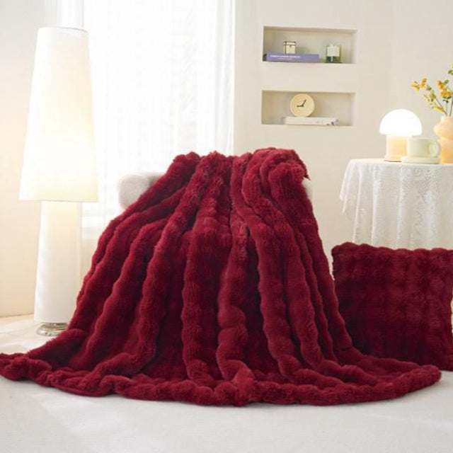 Луксозно одеяло с изкуствен косъм от норка - цвят бордо 