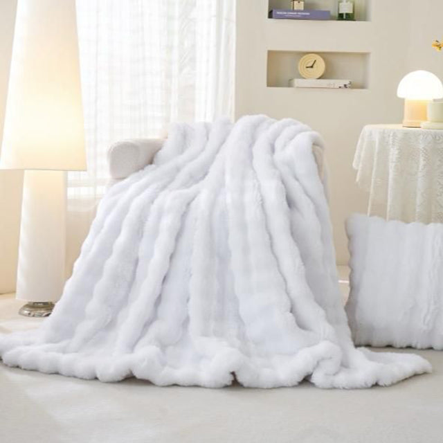 Луксозно одеяло с изкуствен косъм от норка - бяло 