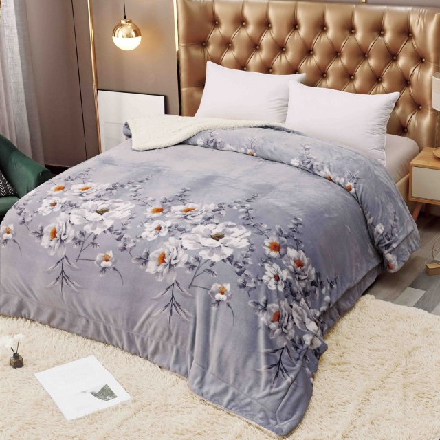 Плюшено одеяло – сиво с бели цветя – F15-05