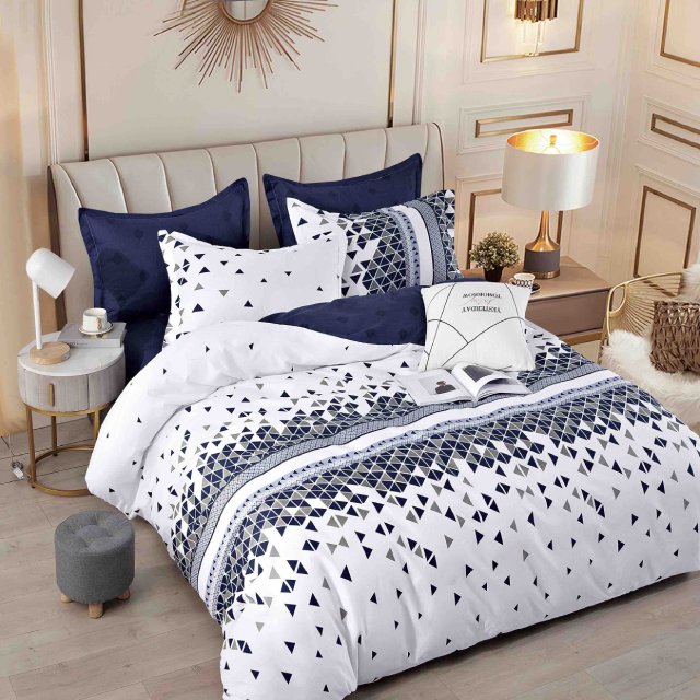 Спално бельо от 100% памук - бяло и тъмносиньо с геометрична шарка - F6-218