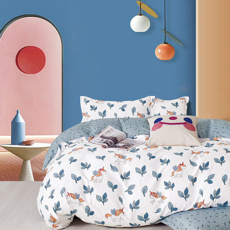 Единично спално бельо – бяло със сини листа и еднорози