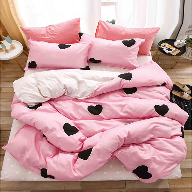 Единично спално бельо с ластик – розово с черни сърца