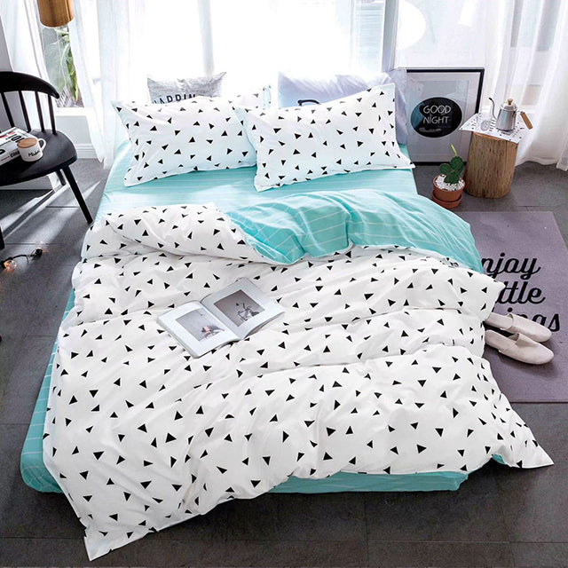 Единично спално бельо с ластик – бяло и тюркоазено с триъгълници