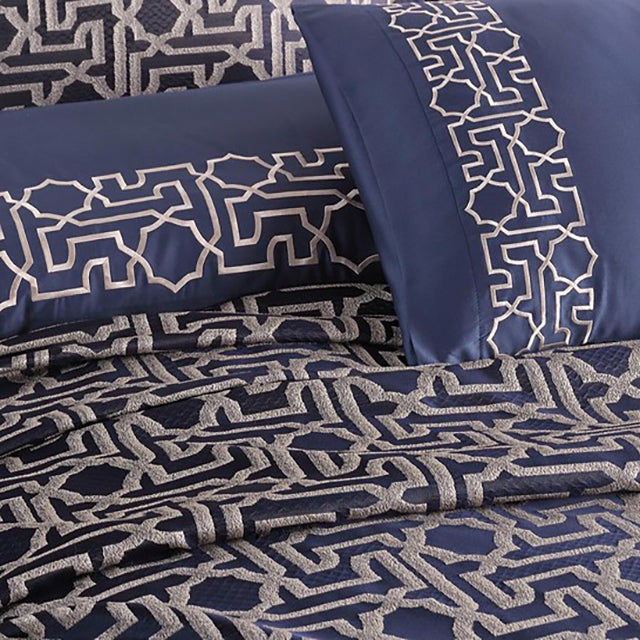 Луксозно спално бельо с покривало и бродерия - син цвят