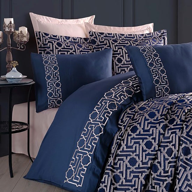 Луксозно спално бельо с покривало и бродерия - син цвят